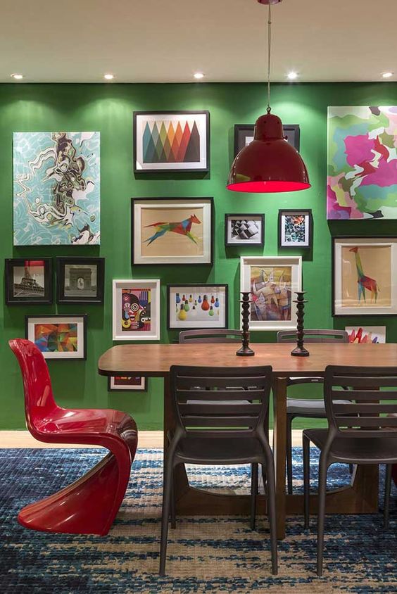 Ambiente decorado com cores complementares